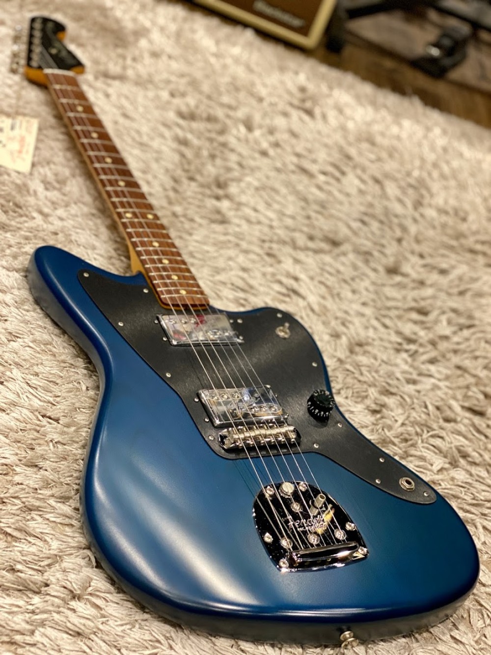 Fender Lee Ranaldo Signature Jazzmaster in Sapphire Blue Transparent